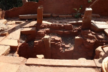 புதைந்து கிடக்கும் தமிழர்களின் பூர்வீக பூமி: திடீரென வெளிவந்த எட்டு முக லிங்கம் - நடப்பது என்ன..!