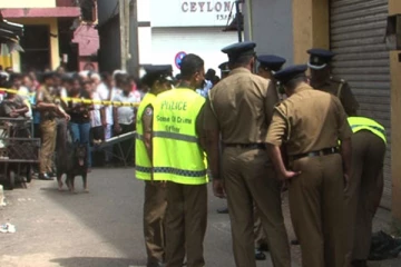 மனைவி மீது பெற்றோல் ஊற்றி தீ வைத்த கணவன் (செய்தி பார்வை)