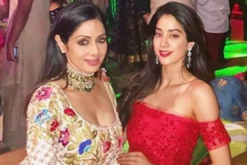 இறுக்கமான உடையில் போஸ் கொடுத்த மறைந்த நடிகை ஸ்ரீதேவியின் மகள் ஜான்வி கபூர்.. செம வைரல்