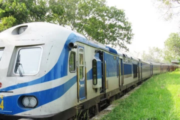 யாழில் புகையிரதத்தின் முன் பாய்ந்த பெண்ணால் பரபரப்பு