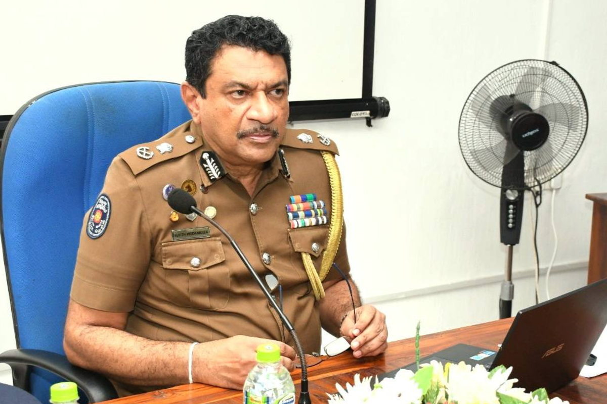 அம்பாறையில் இரகசியமாக சுற்றிவளைக்கப்பட்ட விடுதி : பெண் உட்பட இருவர் கைது | Hotel Surrounded In Amparai Two Arrested அம்பாறையில் இரகசியமாக சுற்றிவளைக்கப்பட்ட விடுதி : பெண் உட்பட இருவர் கைது | Hotel Surrounded In Amparai Two Arrested