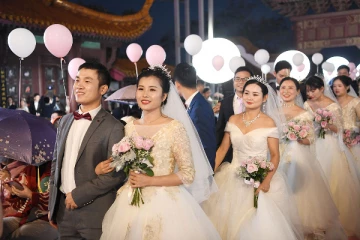 புதுமண தம்பதிகளுக்கு மகிழ்ச்சியை ஏற்படுத்திய சீனா!