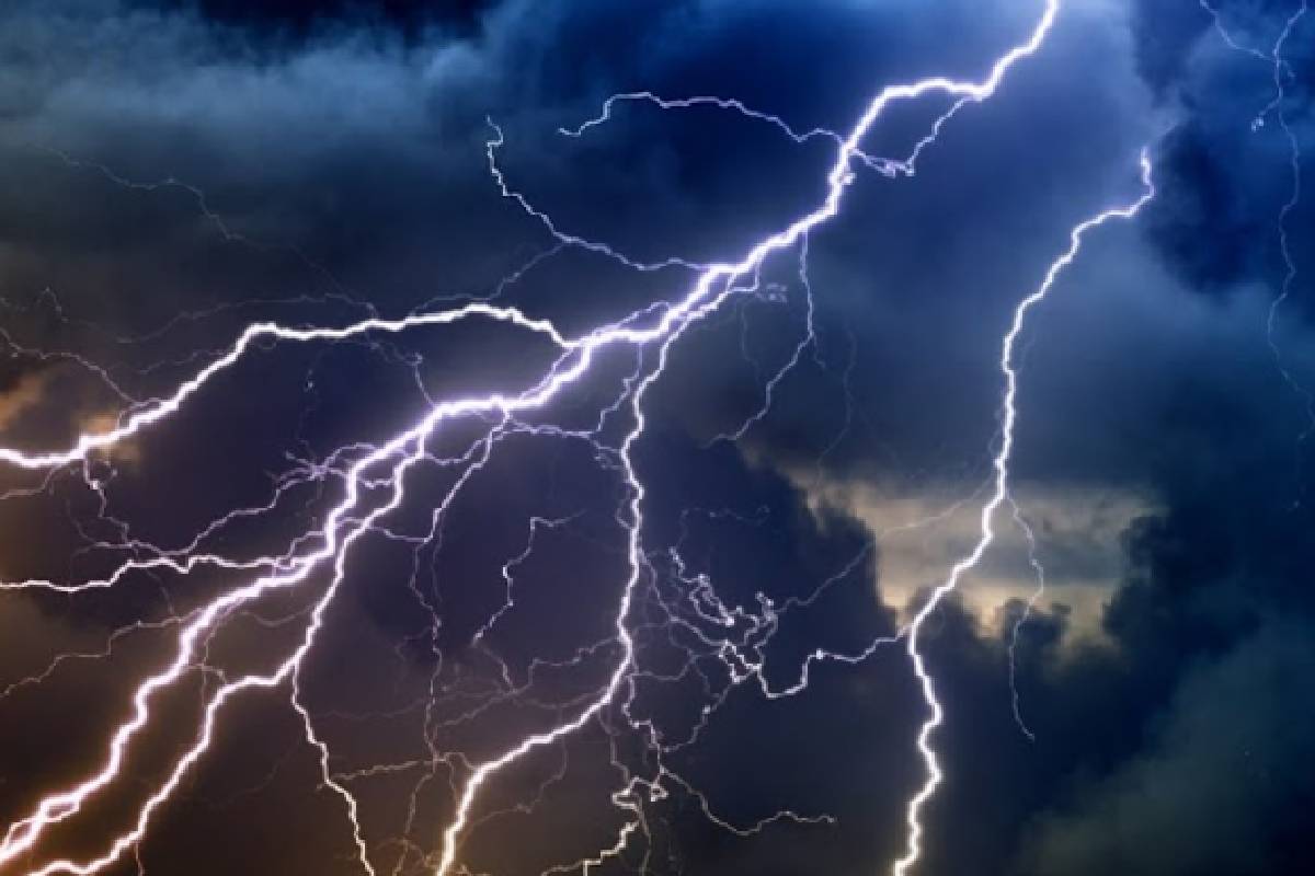 நாட்டில் மின்னல், இடியுடன் கூடிய மழை ; மக்களுக்கு அவசர அறிவுறுத்தல் | Rain Strong Winds Emergency Advisory Issued Public நாட்டில் மின்னல், இடியுடன் கூடிய மழை ; மக்களுக்கு அவசர அறிவுறுத்தல் | Rain Strong Winds Emergency Advisory Issued Public