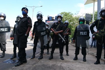 ஆர்ப்பாட்டக்காரர்கள் எம்.பிகளின் வீடுகளுக்குள் புகுந்தால் அதிரடி நடவடிக்கை - பொலிஸார் எச்சரிக்கை