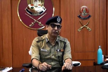 உயிரிழந்த மாணவி சத்யா வீட்டிற்கு சென்று ஆணையர் சங்கர் ஜிவால் ஆறுதல்