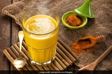 மஞ்சள் பால் நல்லது தான்.. ஆனால் இந்த தீமைகளும் இருக்கு- உங்களுக்கு தெரியுமா?