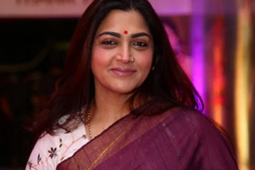 குஷ்பு இளம் வயதில் எப்படி இருந்திருக்கிறார் என்று பாருங்கள்.. வெளியான புகைப்படம்