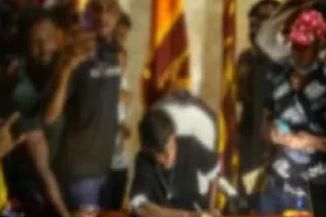 ஜனாதிபதியின் நாற்காலியில் அமர்ந்த நபர் கைது