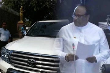 பயங்கரவாதி சஹ்ரானின் வாகனத்தில் சிங்கள எம்.பி: புத்தராக மாறும் சரத் வீரசேகர