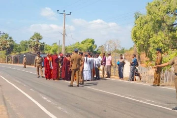 திருகோணமலையில் விகாரை கட்டுவதை தடுக்க வேண்டாம் என ஆர்ப்பாட்டம்