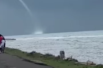 යාපනේ ටොනාඩෝ තත්වයක්..? වීඩියෝ සහිතයි( VIDEO)