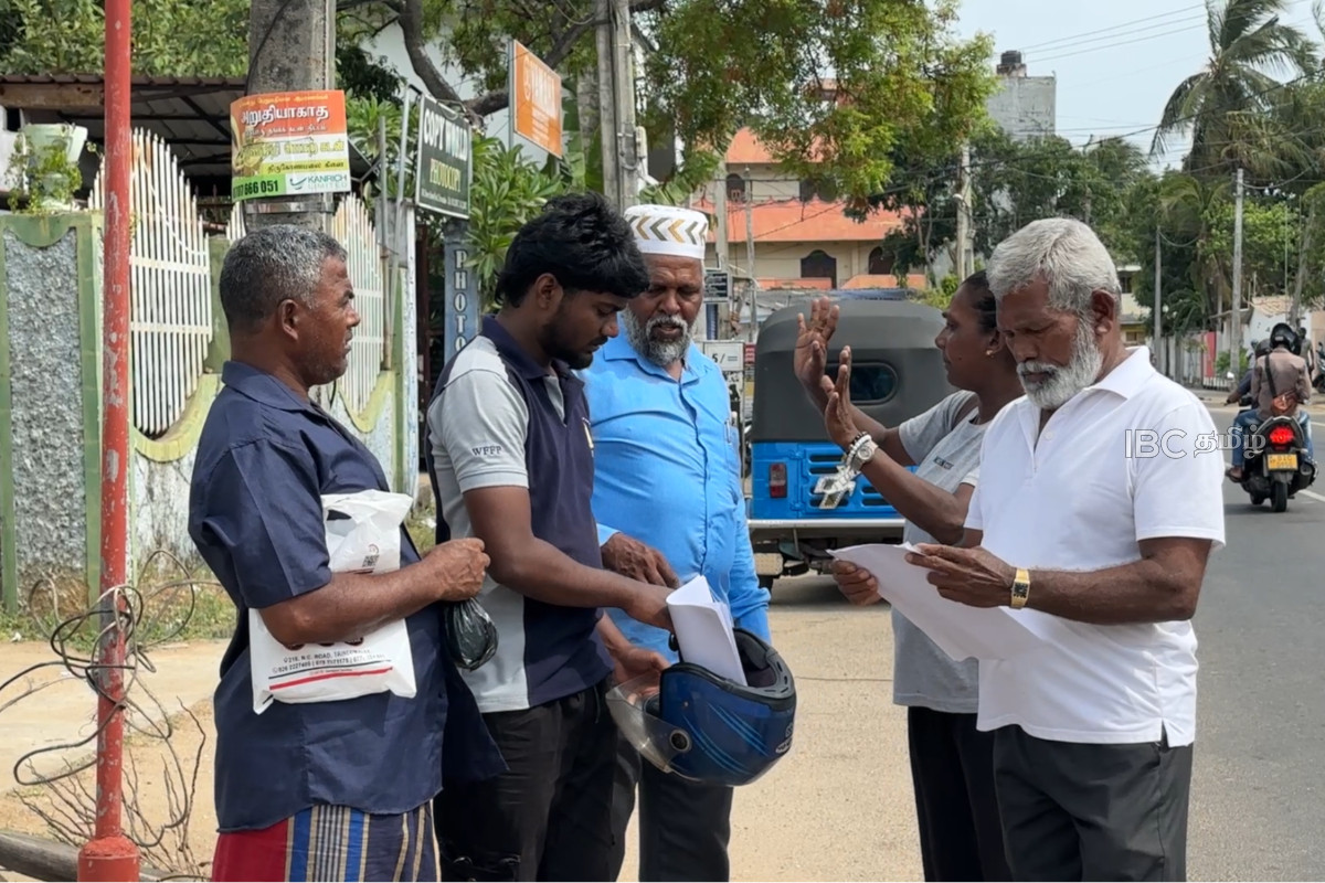 திருமலை கடற்றொழிலாளர்கள் மனித உரிமை ஆணைக்குழுவில் முறைப்பாடு | Trinco Fishermen Complaint Human Rights Commission திருமலை கடற்றொழிலாளர்கள் மனித உரிமை ஆணைக்குழுவில் முறைப்பாடு | Trinco Fishermen Complaint Human Rights Commission