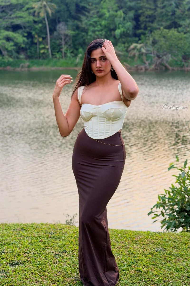 மாடர்ன் உடையில் கிளாமராக போஸ் கொடுத்த லாஸ்லியா... இப்படி ஒல்லியாகிட்டாரே? | Bigg Boss Losliya Viral Photo Shoot