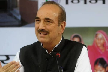 காங்கிரஸ் கட்சியில் பரபரப்பு : பதவி கொடுத்த  சில மணி நேரத்தில் ராஜினாமா செய்த குலாம் நபி ஆசாத்