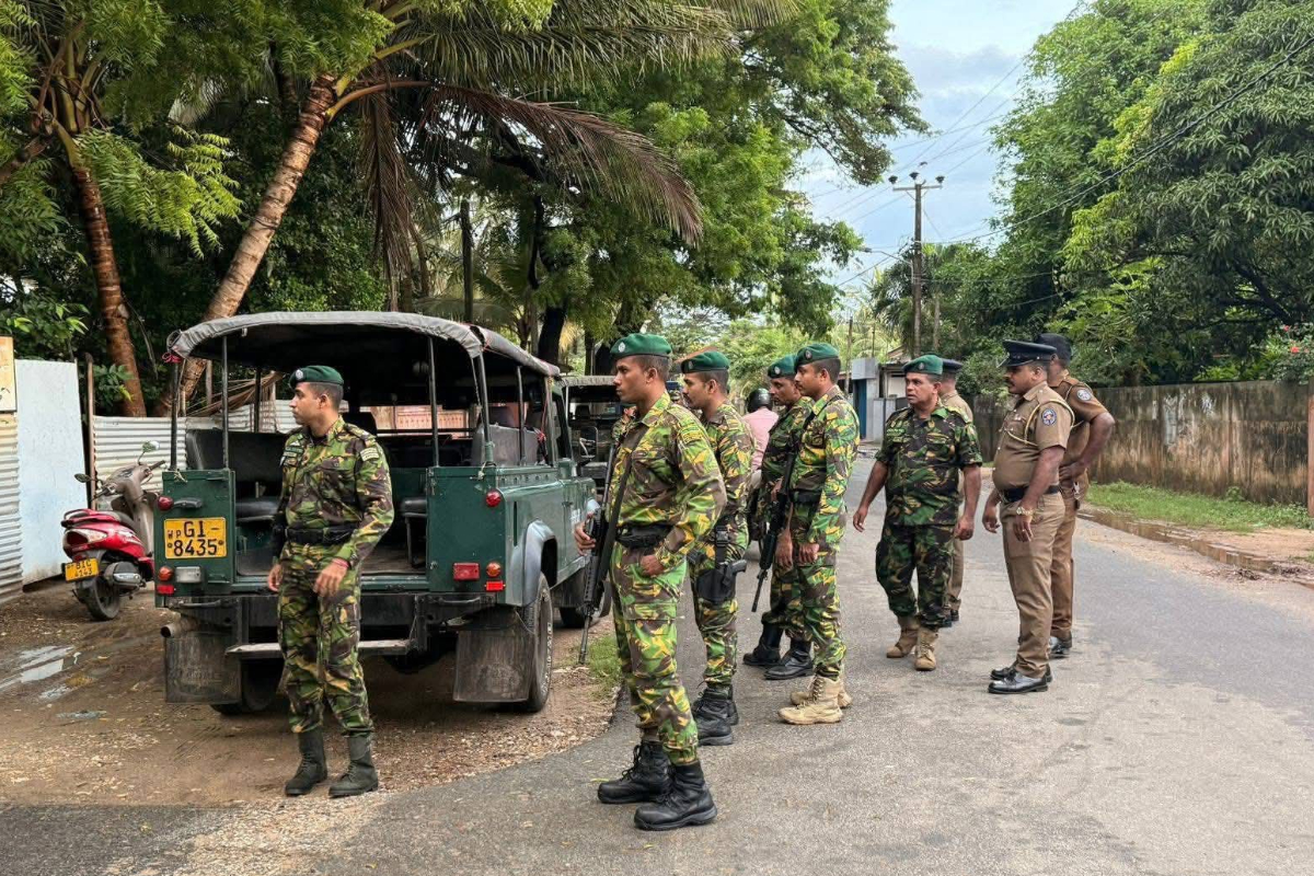 நாமலின் செயலாளரின் வீட்டில் இரவிரவாக தேடுதல் நடவடிக்கை ; குவிக்கப்பட்ட அதிகாரிகள் | Night Raid At Namal S Secretary S House நாமலின் செயலாளரின் வீட்டில் இரவிரவாக தேடுதல் நடவடிக்கை ; குவிக்கப்பட்ட அதிகாரிகள் | Night Raid At Namal S Secretary S House