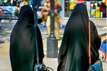 இலங்கையில் பெண் சட்டத்தரணிகள் நீதிமன்றத்தில் ஹபாயா அணிந்து செல்வதில் புதிய சிக்கல்!