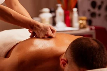 மசாஜ் நிலையங்களில் திடீர் சோதனை; சிக்கிய 16 அழகிகள்!