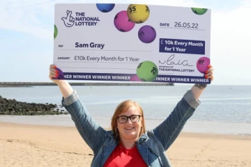 தந்தையை இழந்த பிரித்தானிய பெண்ணுக்கு அடித்த அதிர்ஷ்டம்... தாய்க்காக வைத்திருக்கும் திட்டம்