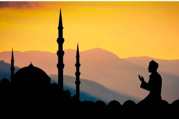 ரமலான் பண்டிகை: இஸ்லாமியர்கள் சிறப்பு தொழுகையில் பங்கேற்பு