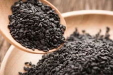 அன்றாட உணவில் கருப்பு எள்ளை சேர்த்து கொள்வதனால் என்ன நன்மைகள் ஏற்படும் தெரியுமா?