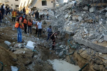 இடிபாடுகளில் தாய் சடலத்திற்கு அருகே உயிருடன் இருந்த பச்சிளம் குழந்தை! காசாவில் நெஞ்சை உருக்கும் சம்பவம்