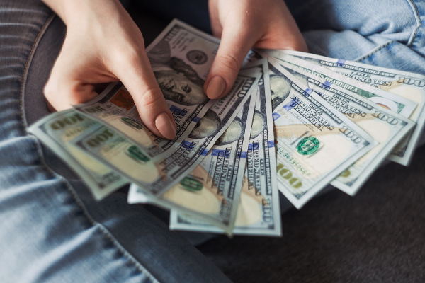 இந்த கிழமையில் இதை செய்தால் கையில் பணம் அதிகம் சேருமாம்! லட்சாதிபதியாகலாம்...ஒரு முறை செய்யுங்க | Wednesday Will Make You Rich