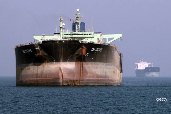 இராணுவத்தைக் குவிக்கும் அமெரிக்கா... கப்பல்களில் எண்ணெய் நிரப்புவதை தீவிரப்படுத்தும் ஈரான் | Iran Ramps Up Oil Tanker Loadings