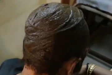 இளம் வயதிலேயே நரைமுடி அதிகமா இருக்கா? அப்ப இதை மட்டும் வாரத்துக்கு 2 முறை போடுங்க