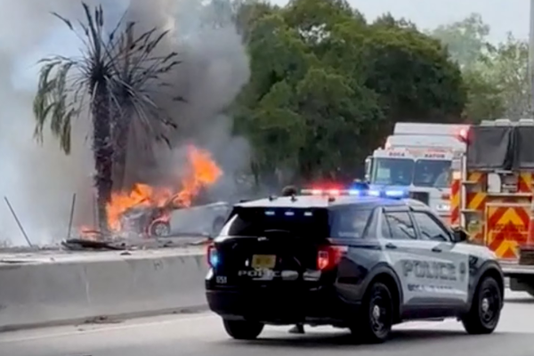 அமெரிக்காவில் சிறிய ரக விமானம் தீப்பற்றி 3 பயணிகள் பலி | 3 Passengers Killed In Small Plane Fire In Us