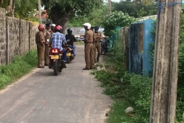 திருகோணமலையில் வீதியால் நடந்து சென்று கொண்டிருந்த பெண்ணிற்கு நேர்ந்த விபரீதம்