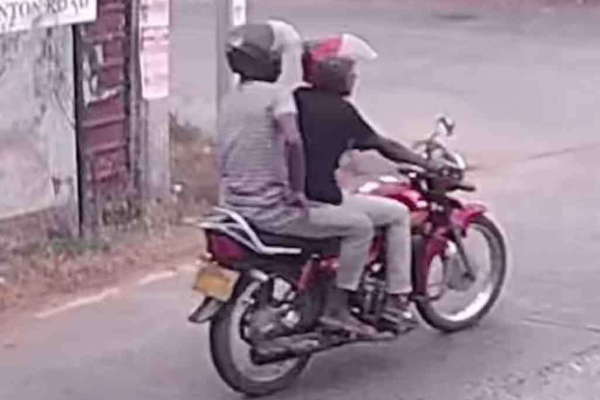 தமிழர் பகுதியில் வயோதிப பெண்ணிடம் நகை பறிப்பு ; தீவிர விசாரணையில் பொலிஸார் | Jewelry Snatched From Elderly Woman In Batticaloa