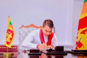 நாமலுக்கு எதிராக போர்க்கொடி தூக்கும் ஆளும்கட்சி உறுப்பினர்கள் - பதவி விலகத் தீர்மானம்