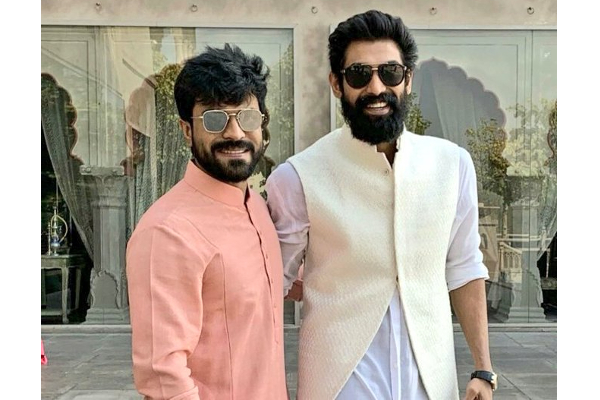 இந்த ஒரே புகைப்படத்தில் இருக்கும் 3 டாப் பிரபலங்கள் யார் யார் தெரியுமா? | Childhood Photo Of Top Actors In One Picture