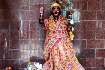 காளி கோவிலில் பிரசாதமாக கொடுக்கப்படும் சீனர்களின் நூடுல்ஸ்! பின்னணியில் இப்படி ஒரு சுவாரஸ்யமா?