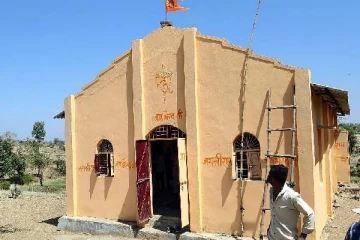 கோயிலாக மாறிய தேவாலயம்.., கிறிஸ்தவ மத போதகர் அர்ச்சகராக மாறி வழிபாடு