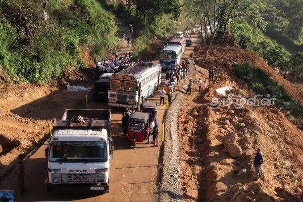 பல நிபந்தனைகளுடன் நாவலப்பிட்டி – கண்டி வீதி திறப்பு | Nawalapitiya Kandy Road Opens Several Conditions பல நிபந்தனைகளுடன் நாவலப்பிட்டி – கண்டி வீதி திறப்பு | Nawalapitiya Kandy Road Opens Several Conditions