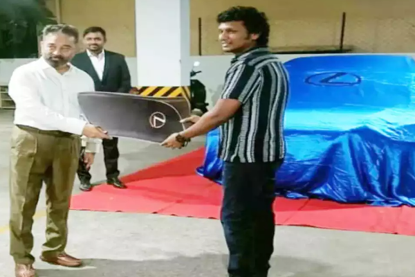 லோகேஷை தொடர்ந்து பிரபல இயக்குனருக்கு விலையுறைந்த காரை வாங்கி கொடுத்துள்ள கமல்.. யாருக்கு தெரியுமா | Kamal Gifted Car To Popular Director
