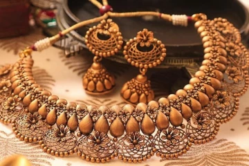 அதிரடியாக குறைந்த தங்கம் விலை - மிஸ் பண்ணிடாதீங்க.!