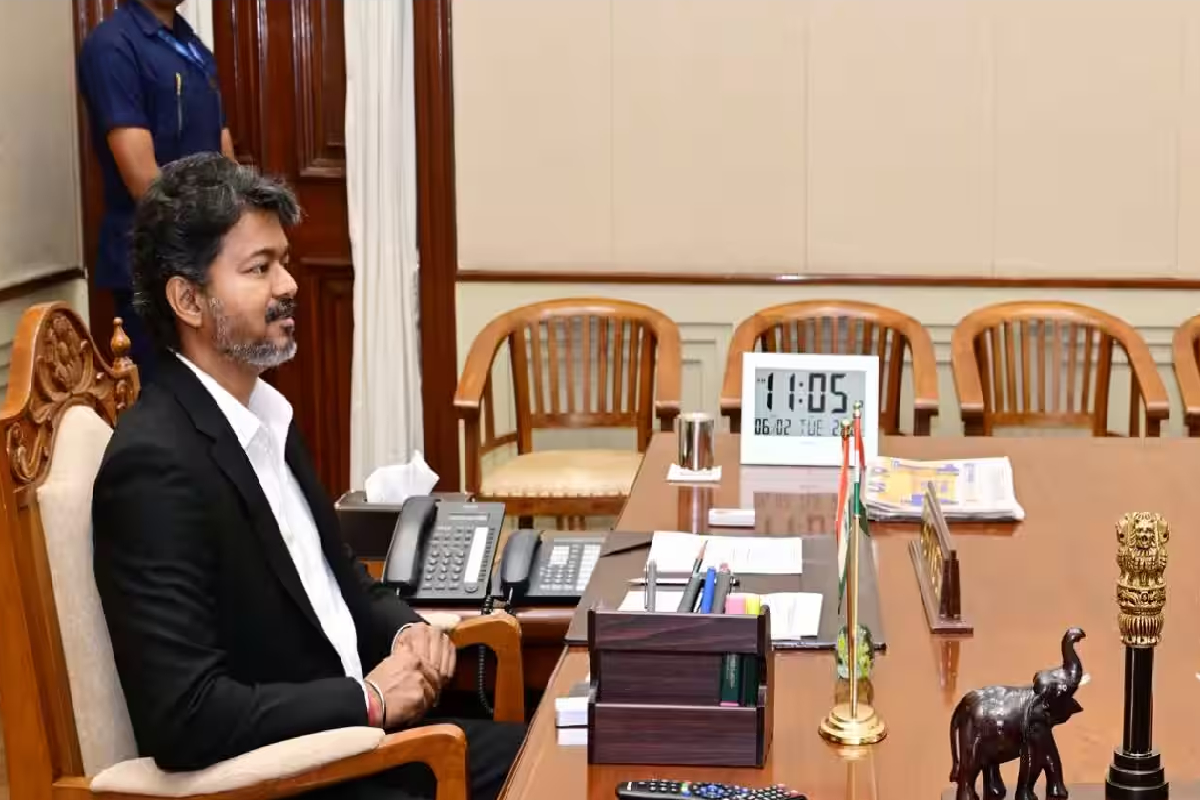 மாற்றப்பட்ட முதல்வர் விஜய்யின் சொகுசு நாற்காலி! இதன் விலை என்ன? | Cm Vijay S Luxury Chair That Was Replaced Price மாற்றப்பட்ட முதல்வர் விஜய்யின் சொகுசு நாற்காலி! இதன் விலை என்ன? | Cm Vijay S Luxury Chair That Was Replaced Price