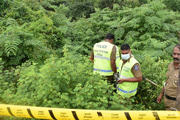 வனப்பகுதியில் மீட்கப்பட்ட ஆண் ஒருவரின் சடலம் | The Body Man Recovered From Forest Nuwara Eliya
