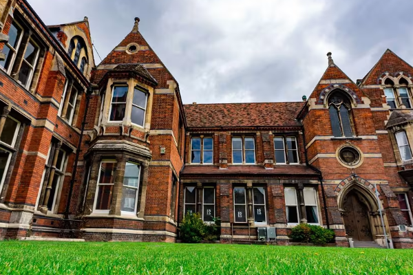 லண்டனில் நாமல் ராஜபக்சவின் உரை! ஒக்ஸ்போர்ட் யூனியனின் அதிரடி முடிவு.. | Oxford Union Cancels Namal Rajapaksa Event