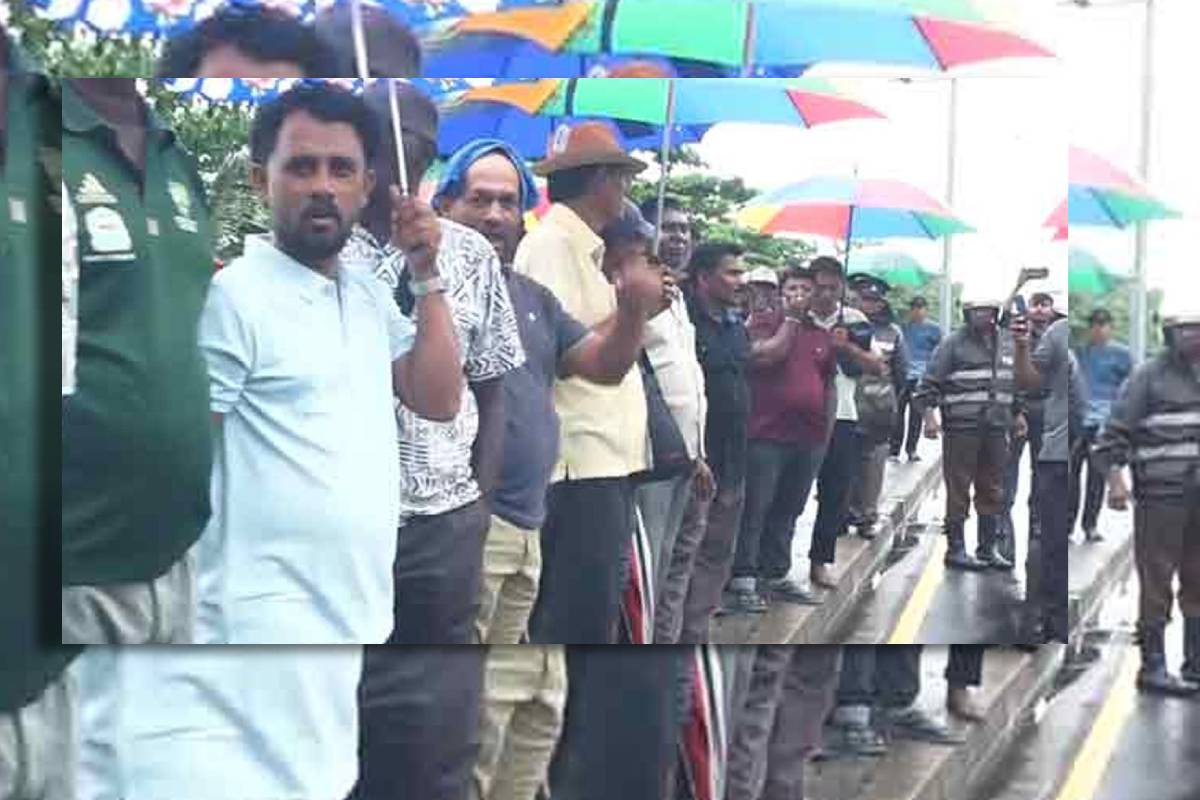 கொழும்பில் ஜனாதிபதி செயலகத்திற்கு முன்பாக வெடித்த போராட்டம் | Fishermen Protest Near Presidential Secretariat கொழும்பில் ஜனாதிபதி செயலகத்திற்கு முன்பாக வெடித்த போராட்டம் | Fishermen Protest Near Presidential Secretariat