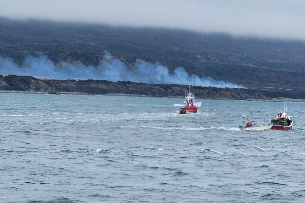 கனடாவில் கப்பல் விபத்தில் சிக்கி 2 பேர் பலி | Newfoundland Labrador West Coast Capsized