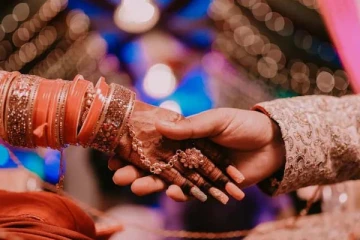 திருமணத்தை நிறுத்தியதால் ஆத்திரம்! காவலர் கையை கடித்த மணப்பெண்