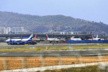 எல்லையில் அதிகரித்துள்ள பதற்றம் ; இந்தியாவில் முழுவதும் 32 விமான நிலையங்களில் சேவை நிறுத்தம்