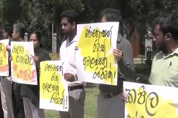 இலங்கையில் துணைவேந்தர் இன்றி இயங்கும் பல்கலைக்கழகம் :வெடித்தது போராட்டம் | Rajarata Teachers Demanding A Vice Chancellor இலங்கையில் துணைவேந்தர் இன்றி இயங்கும் பல்கலைக்கழகம் :வெடித்தது போராட்டம் | Rajarata Teachers Demanding A Vice Chancellor