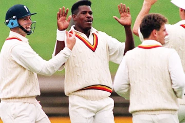 இங்கிலாந்து கிரிக்கெட் அணியின் பிரபல வேகப்பந்து வீச்சாளராக இருந்தவர் மாரடைப்பால் மரணம்