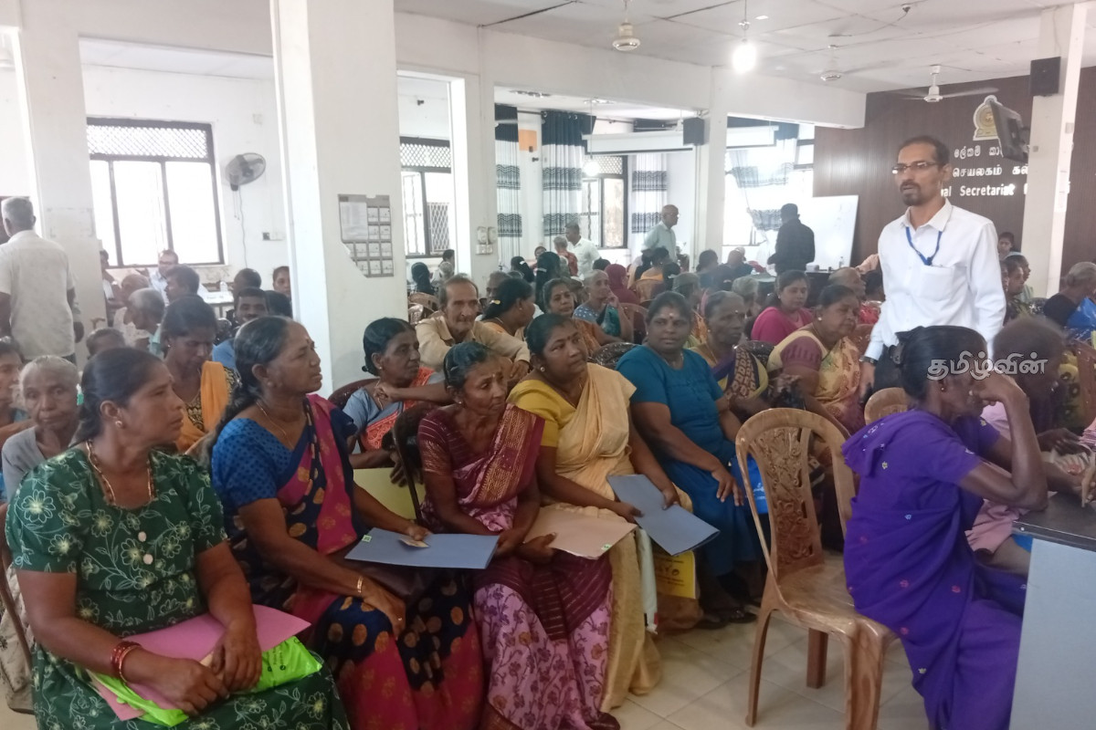 கல்முனையில் காணாமல் போனோர் அலுவலகத்திற்கு அழைக்கப்பட்ட 119 குடும்பங்களின் அங்கத்தவர்கள் | Families Summoned By The Office On Missing Persons கல்முனையில் காணாமல் போனோர் அலுவலகத்திற்கு அழைக்கப்பட்ட 119 குடும்பங்களின் அங்கத்தவர்கள் | Families Summoned By The Office On Missing Persons