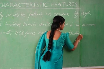 தமிழ் பாடசாலை ஒன்றில் ஆசிரியையை அடித்த உப அதிபர்; நால்வர் கைது !