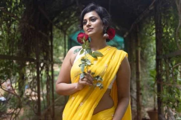 புகைப்படத்தால் ரசிகர்களை ஈர்த்த நடிகை ரம்யா பாண்டியன்.. க்யூட் போட்டோஷூட்..